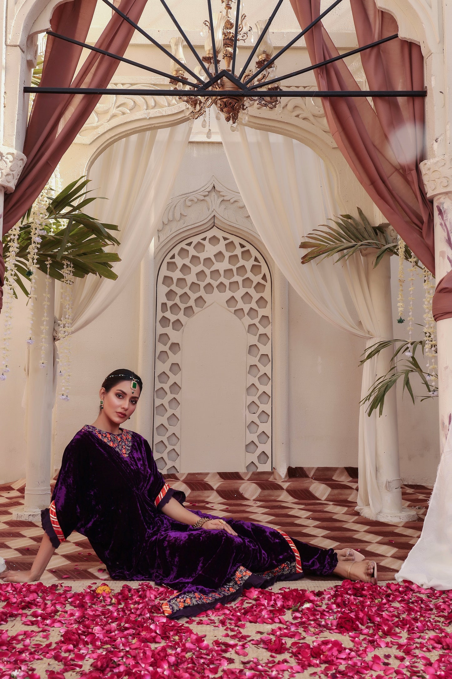 SEEMA KAFTAN, CHURIDAR IN SILK VELVET AND DUPATTA IN SILK