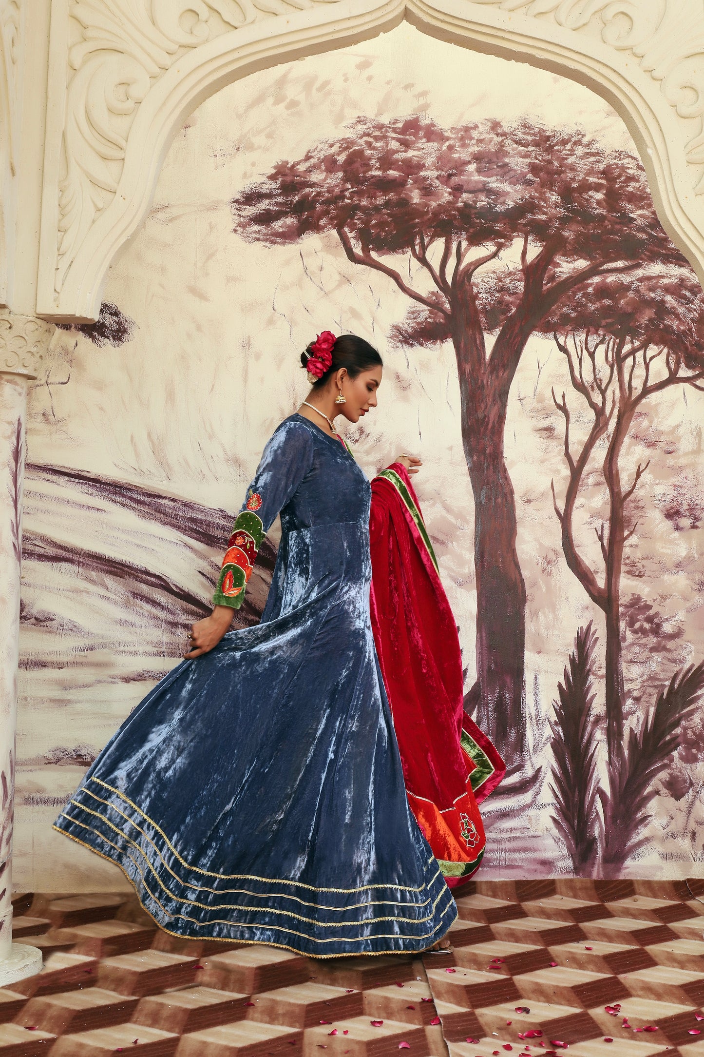 NOUSHEEN PISHWAS AND SHAWL DUPATTA IN SILK VELVET