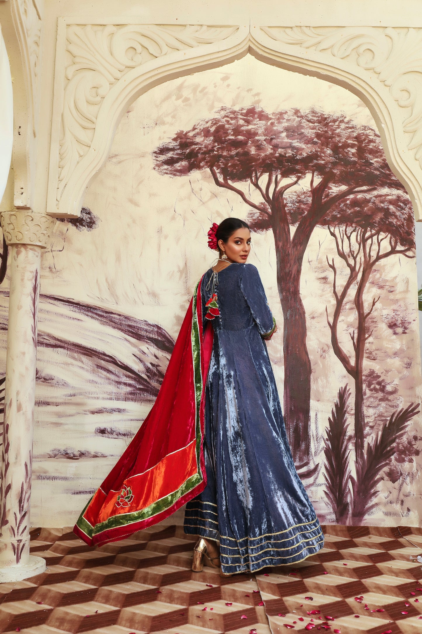 NOUSHEEN PISHWAS AND SHAWL DUPATTA IN SILK VELVET
