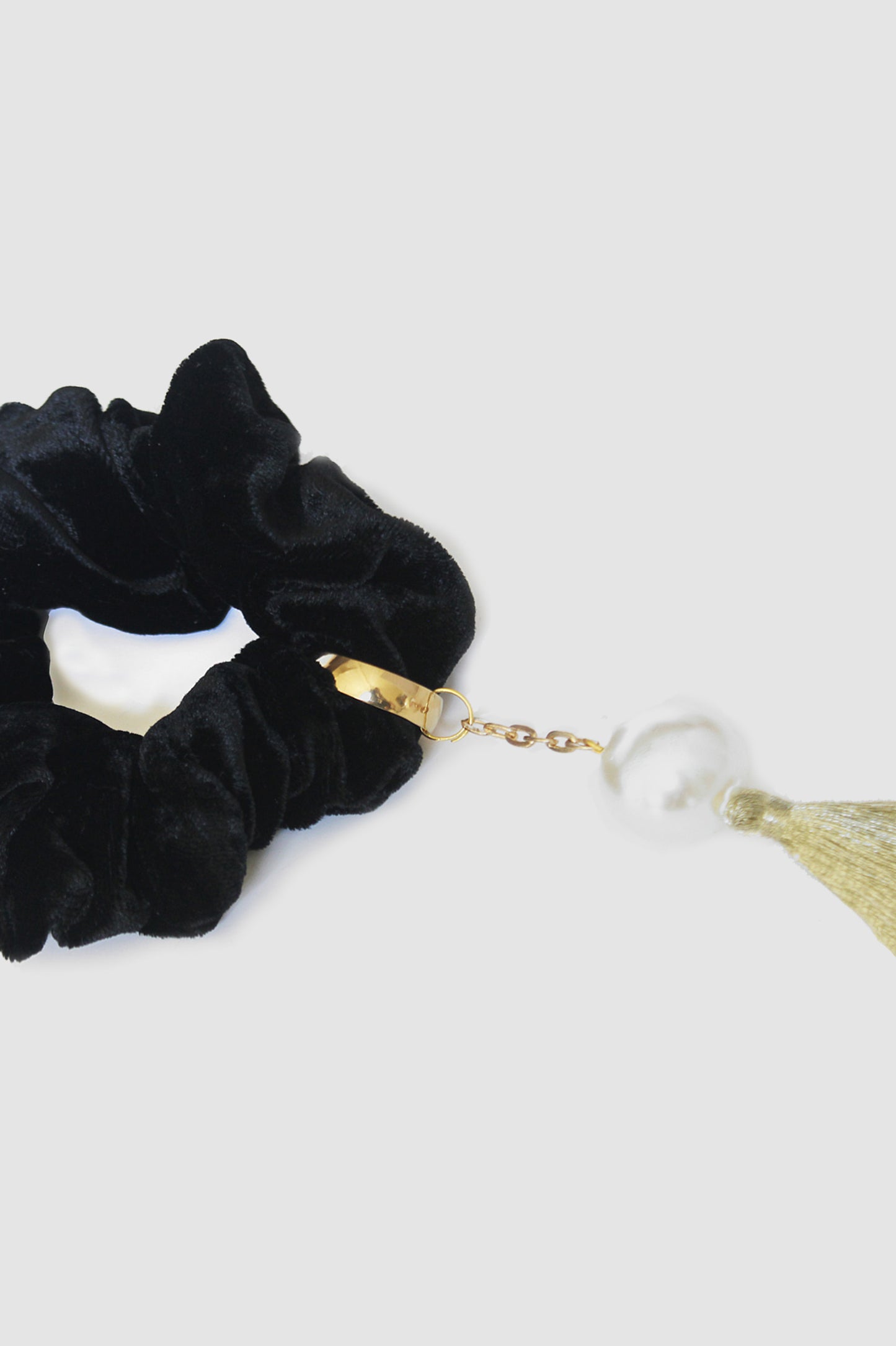ZULEKHA SCRUNCHIE IN SILK VELVET