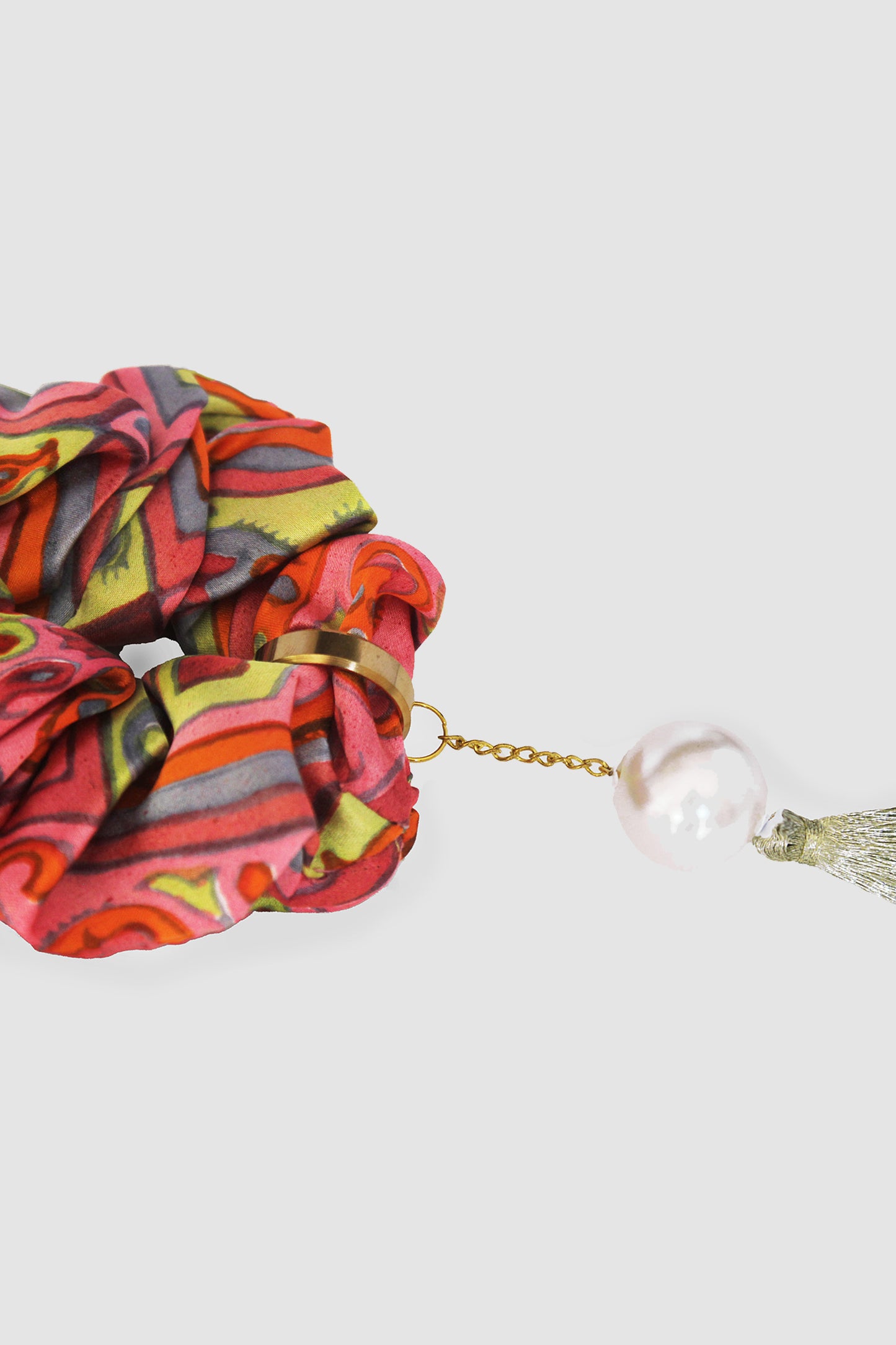 HASHMI GEOMETRIC SCRUNCHIE IN SILK CHARMEUSE