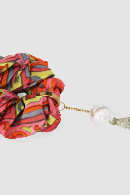 HASHMI GEOMETRIC SCRUNCHIE IN SILK CHARMEUSE