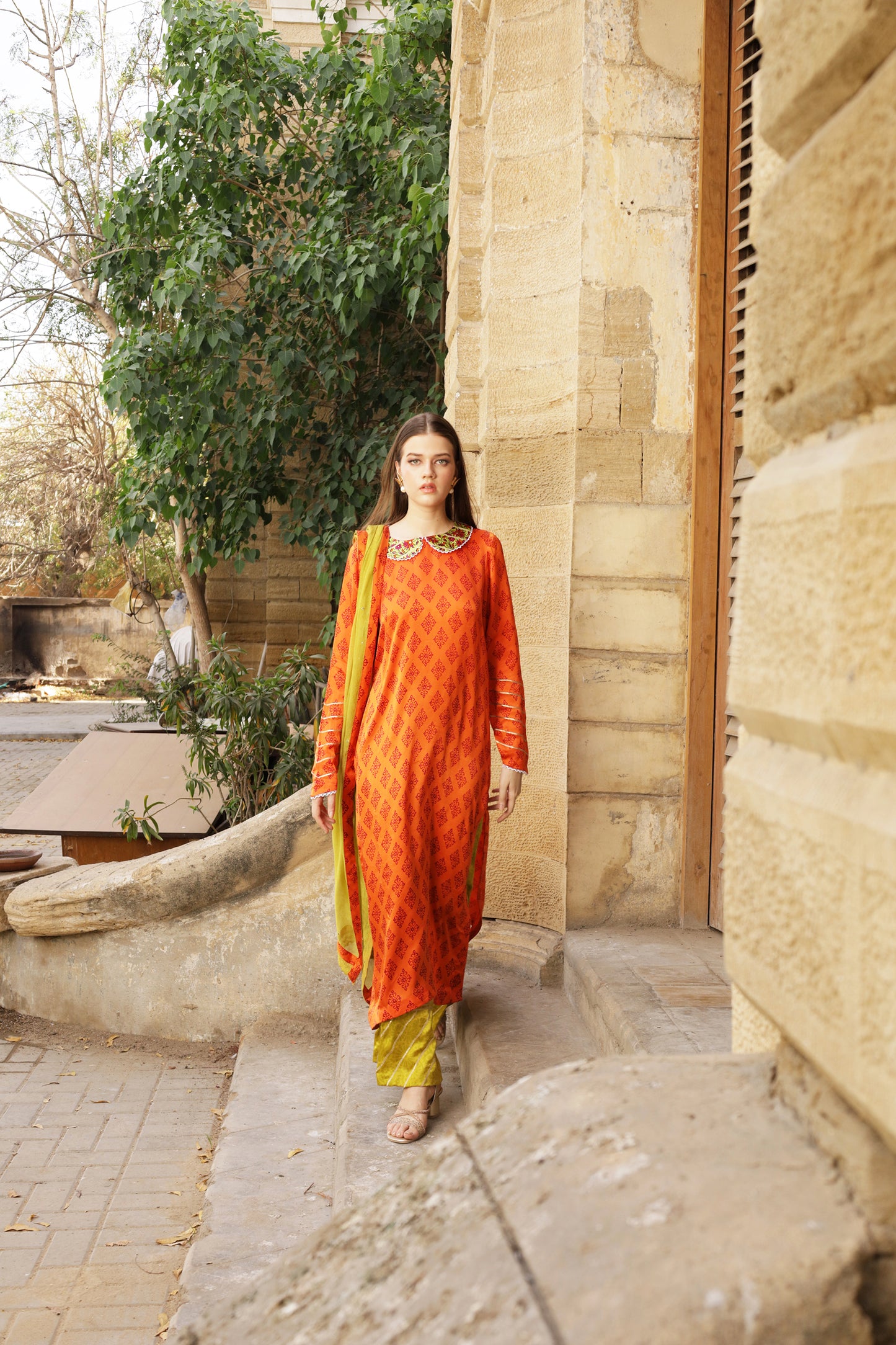 NAYAB SHIRT, TROUSERS IN SILK AND DUPATTA IN COTTON NET