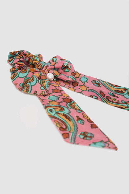 QAISER PAISLEY BOW SCRUNCHIE IN RAW SILK