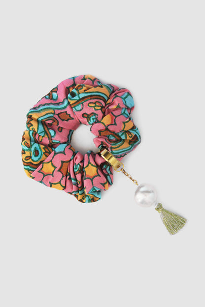 QAISER PAISLEY SCRUNCHIE IN RAW SILK