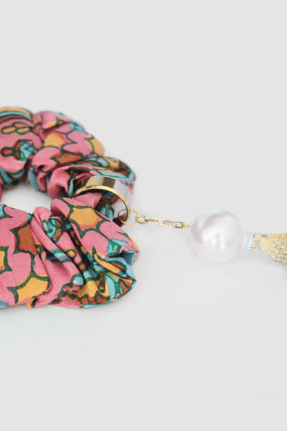QAISER PAISLEY SCRUNCHIE IN RAW SILK