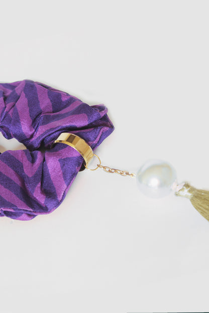 SABIHA CHEVRON SCRUNCHIE IN RAW SILK