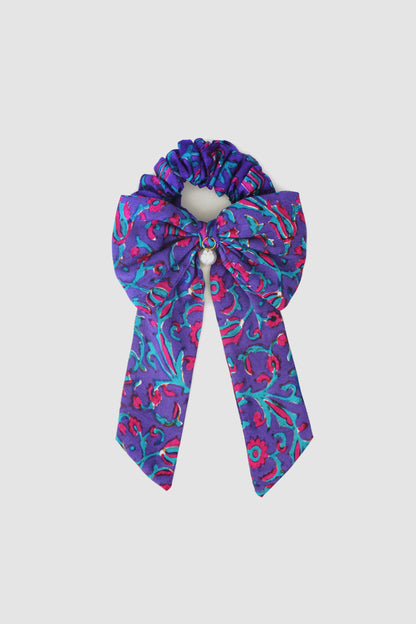 SABIHA FLORAL BOW SCRUNCHIE IN RAW SILK