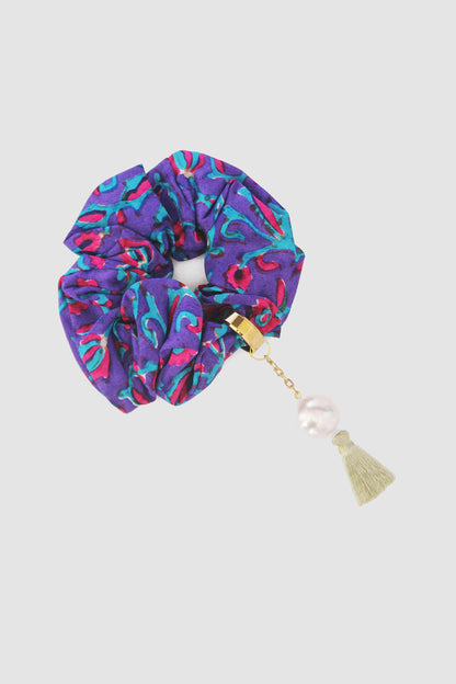 SABIHA FLORAL SCRUNCHIE IN RAW SILK
