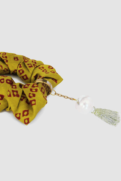 ZEENAT CHUNDRI SCRUNCHIE IN RAW SILK