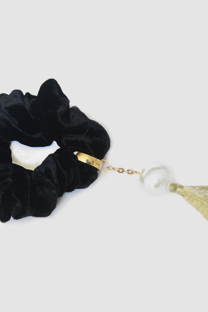 ZULEKHA SCRUNCHIE IN SILK VELVET