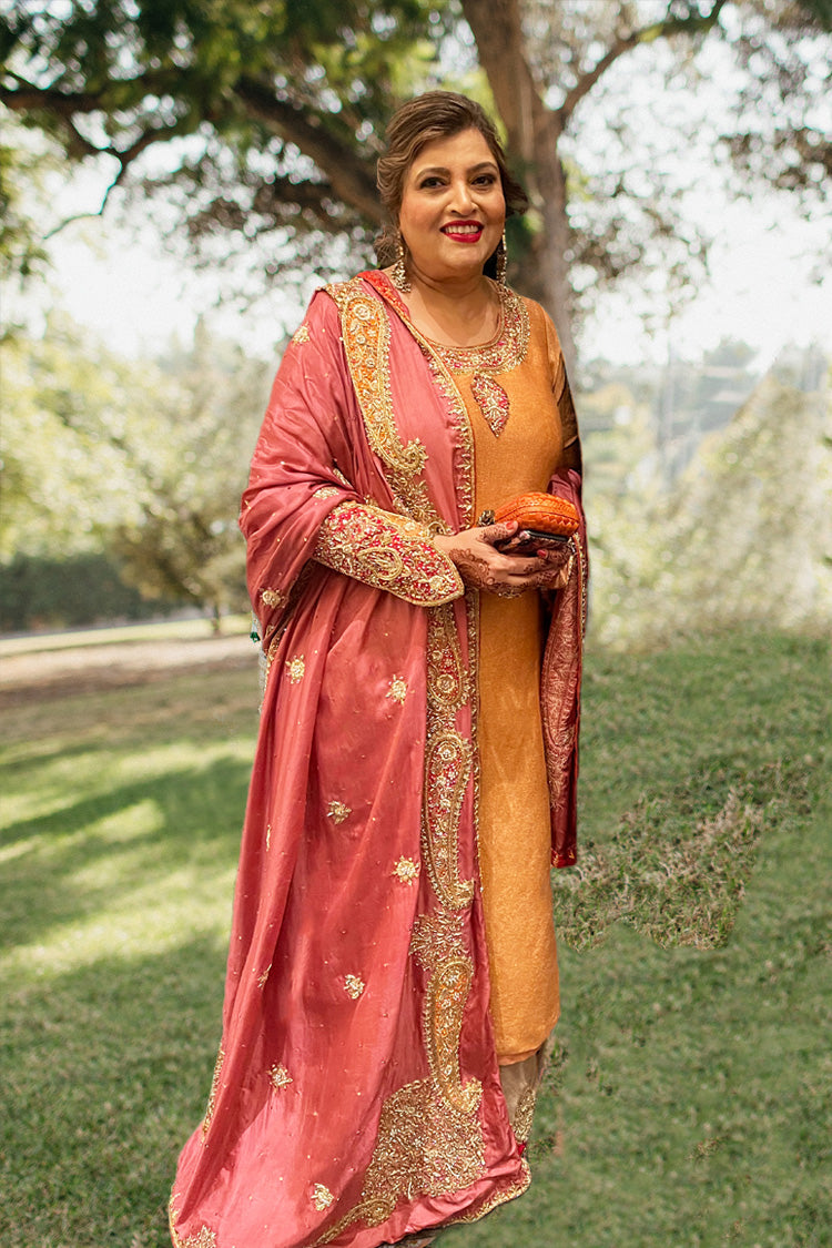 SEEMA SHIRT IN SILK TISSUE, IZAAR TROUSERS AND DUPATTA IN SILK