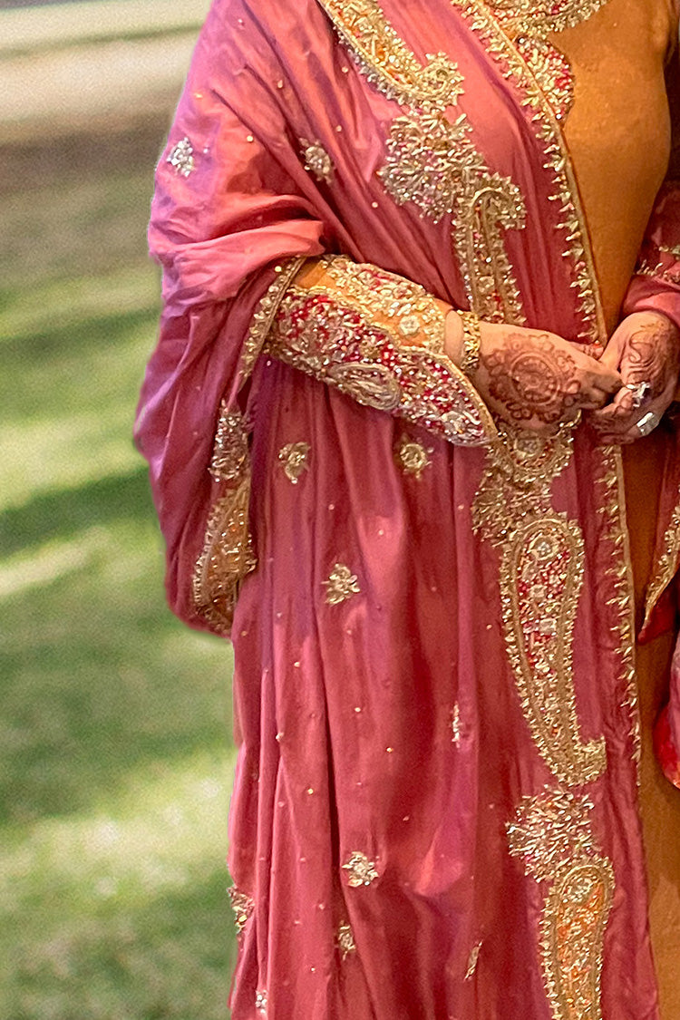 SEEMA SHIRT IN SILK TISSUE, IZAAR TROUSERS AND DUPATTA IN SILK
